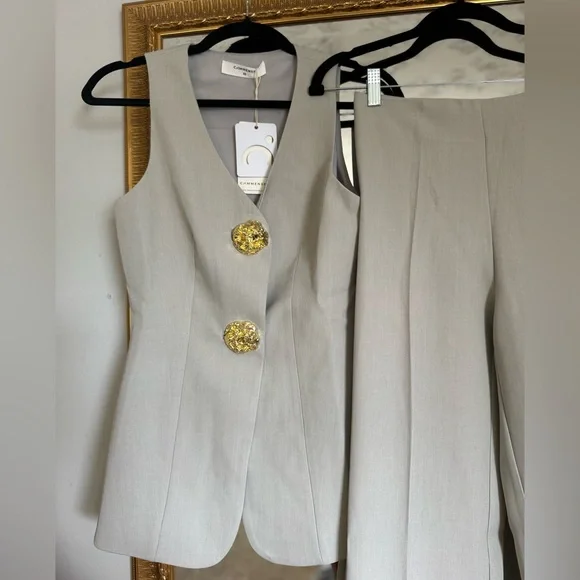 BLOGGERS FAVORITE NWT Commense Tan Pantsuit with Fitted Waist and Wide Leg - Picture 3 of 13